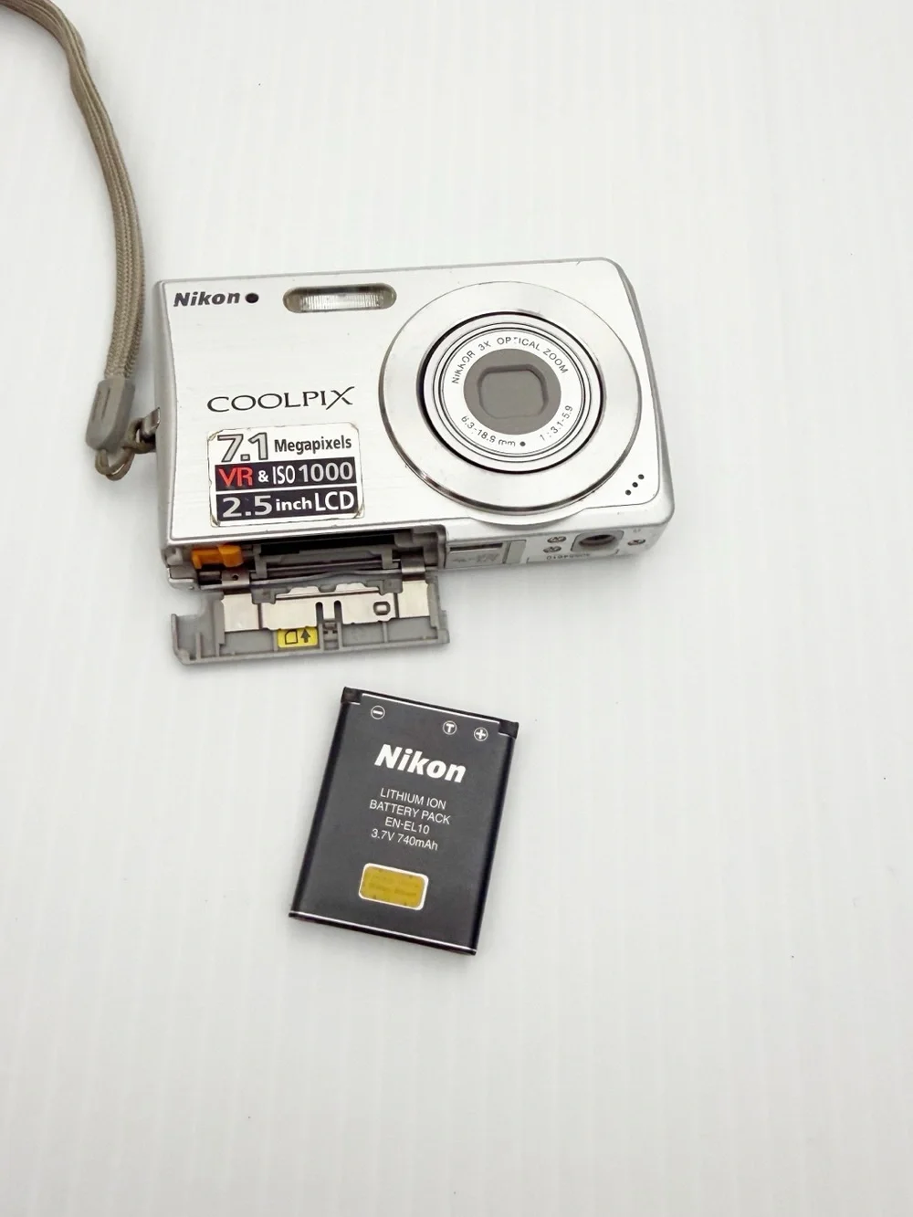 Nikon Coolpix S200 7.1MP Silver Compact Digital Camera